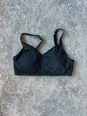 True & Co. Women's Mesh Trim Wireless Bralette black Medium